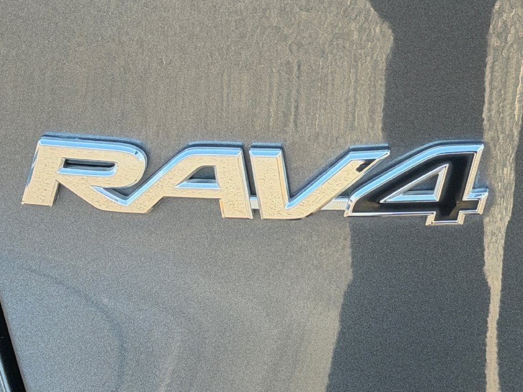 Used 2020 Toyota RAV4 XLE Premium AWD/4WD image 36