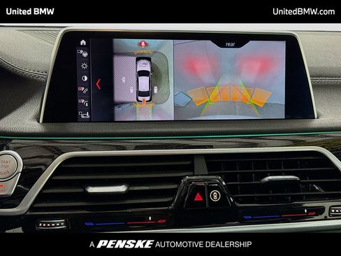 Used 2019 BMW 750i w/ M Sport Package image 9