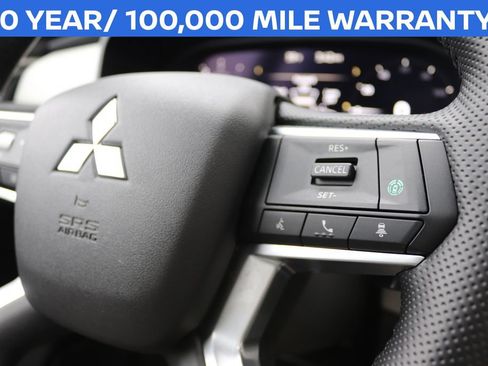 Used 2025 Mitsubishi Outlander AWD image 33