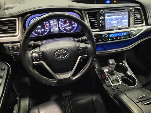 Used 2018 Toyota Highlander SE AWD/4WD image 22