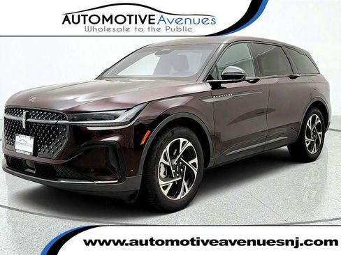 Used 2024 Lincoln Nautilus Premier w/ Equipment Group 102A AWD/4WD image 1