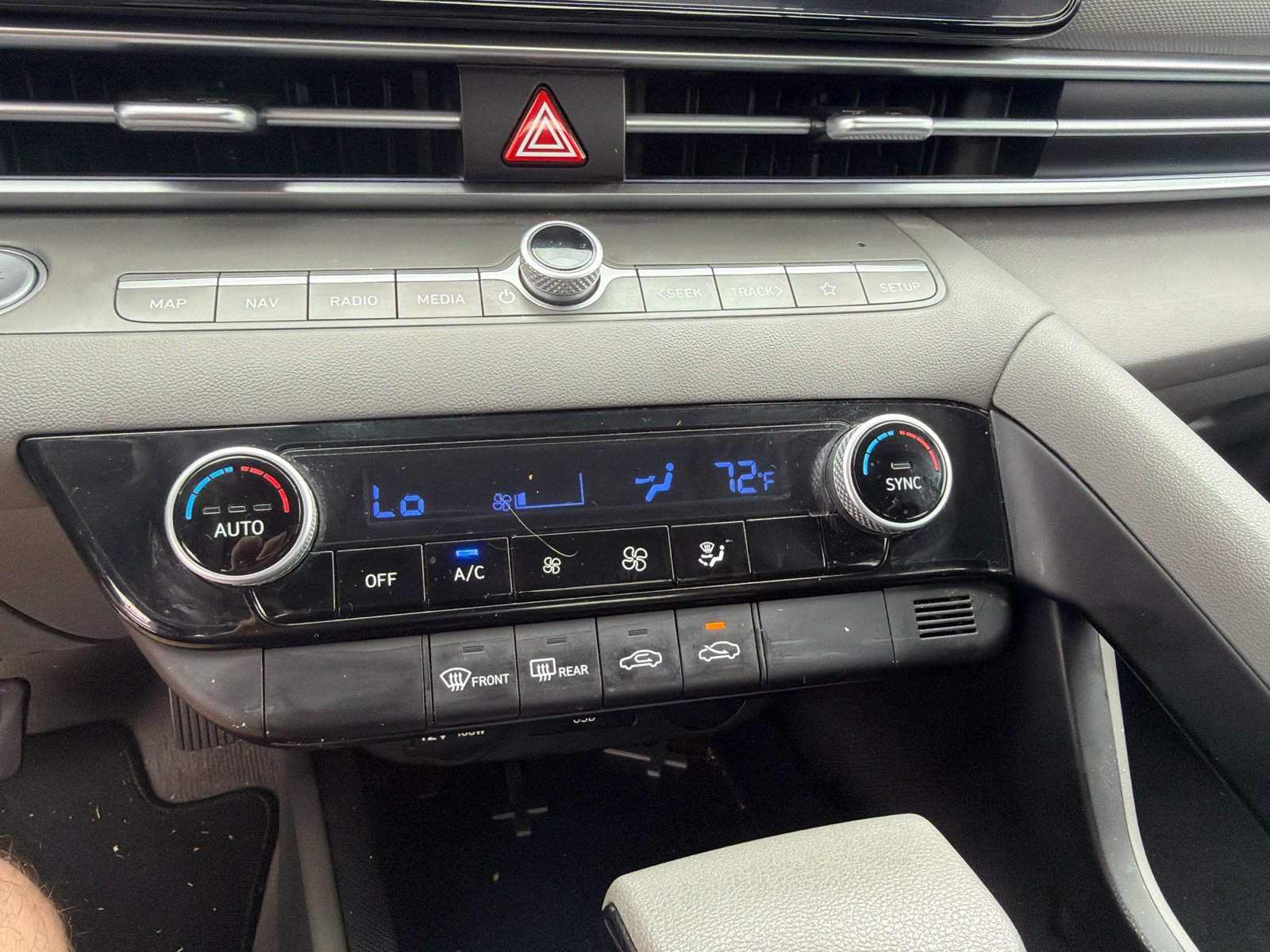 Used 2024 Hyundai Elantra SEL FWD image 15