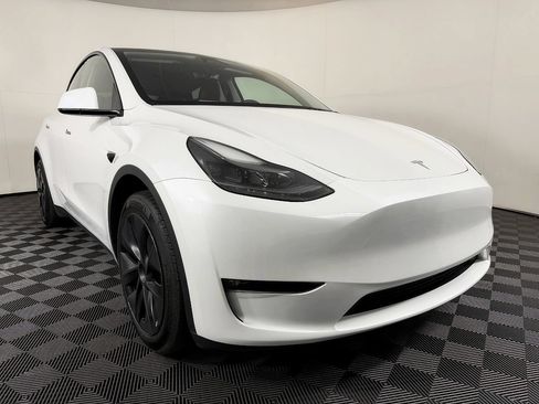 Used 2024 Tesla Model Y Long Range AWD/4WD image 5