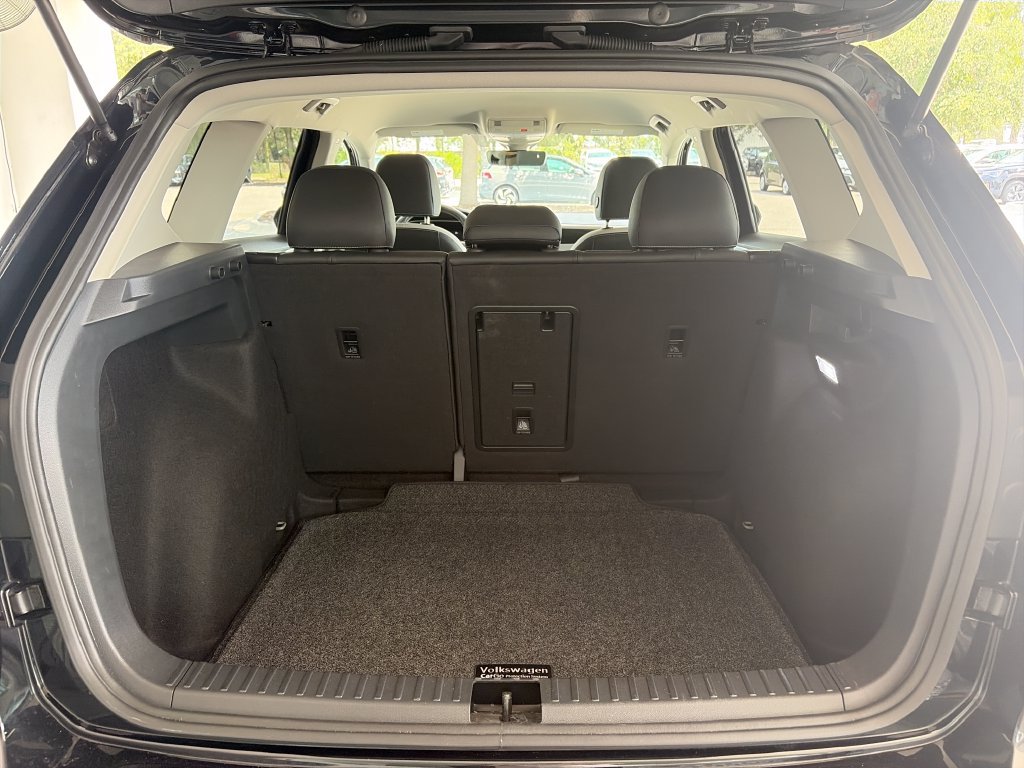 Certified 2025 Volkswagen Taos SE FWD image 36