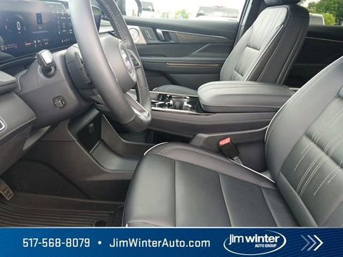 Used 2025 Buick Enclave Avenir w/ LPO, Floor Liner Package AWD/4WD image 20