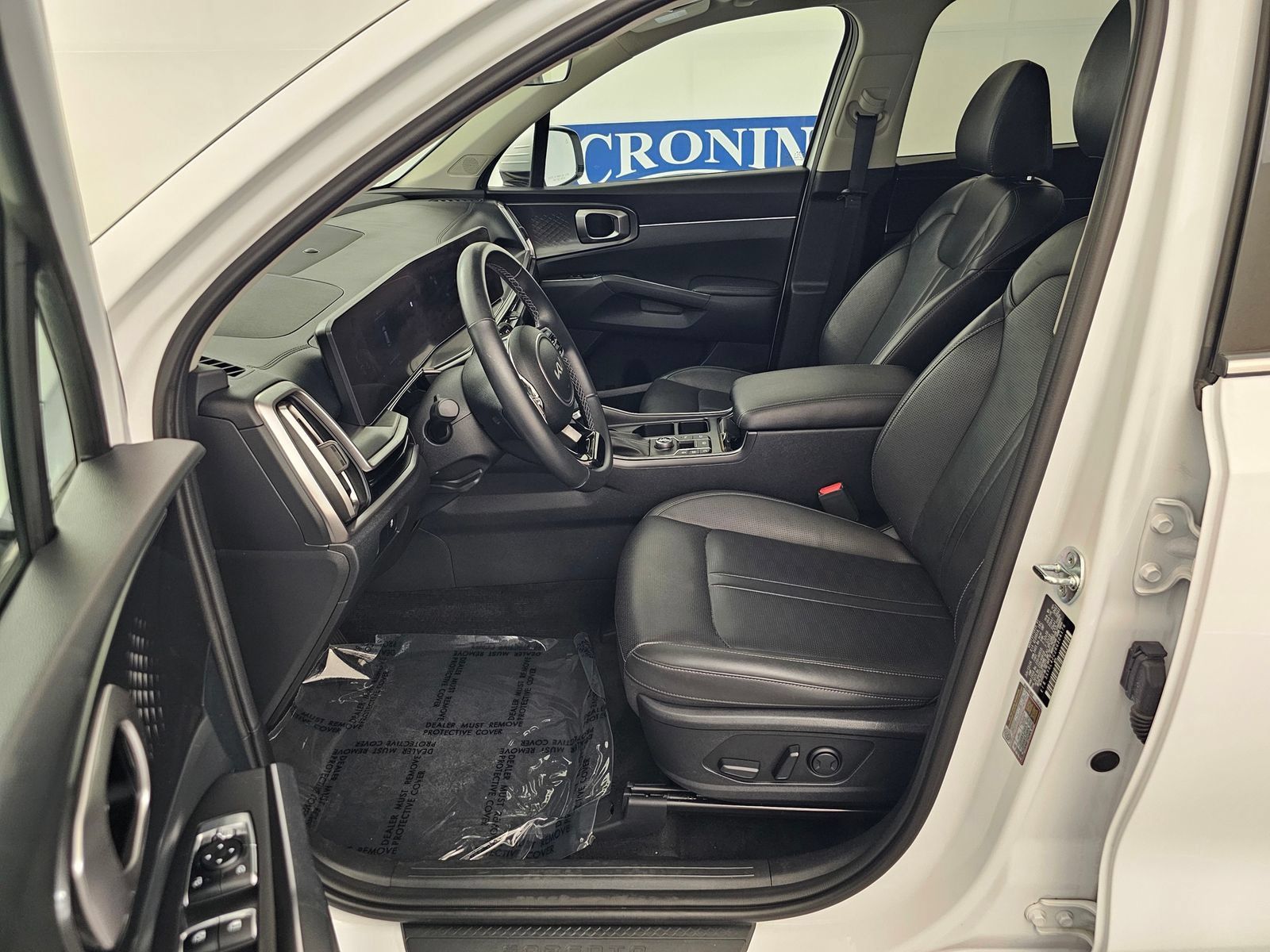 Used 2024 Kia Sorento S w/ Panoramic Sunroof Package FWD image 4