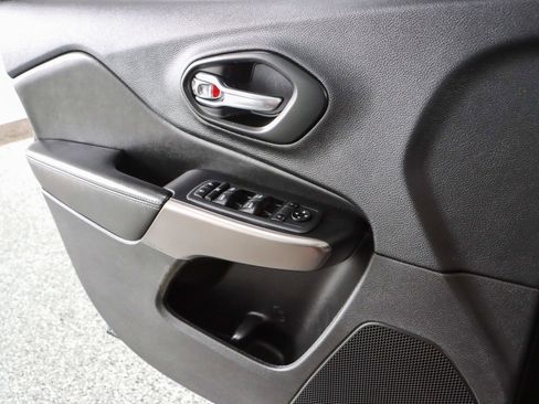 Used 2021 Jeep Cherokee Latitude Plus image 21