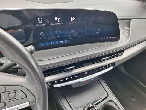 Used 2024 Cadillac XT4 Premium Luxury image 12