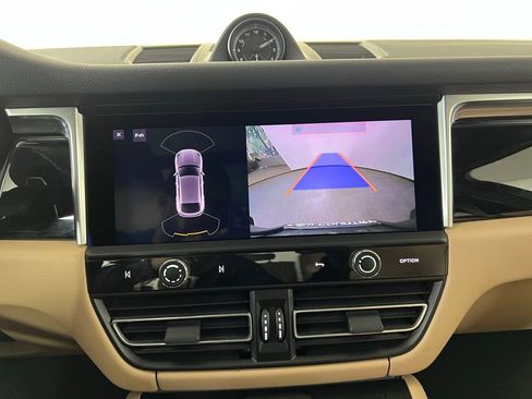 Certified 2023 Porsche Macan Turbo AWD/4WD image 34