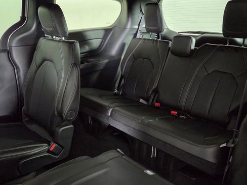 New 2026 Chrysler Pacifica Select FWD image 33