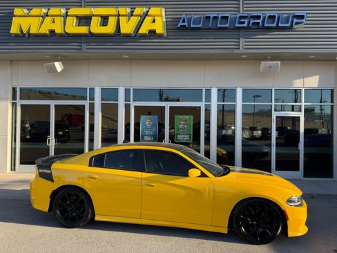 Used 2017 Dodge Charger R/T image 1