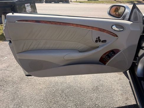 Used 2005 Mercedes-Benz CLK 320 Cabriolet image 20