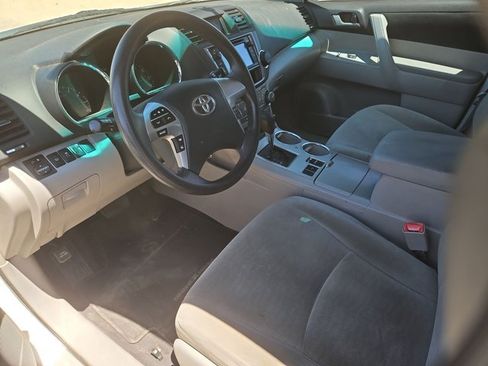 Used 2013 Toyota Highlander Plus FWD image 12