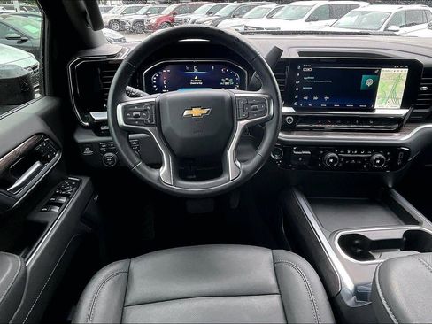 Used 2026 Chevrolet Silverado 2500 LTZ w/ LTZ Convenience Package AWD/4WD image 5