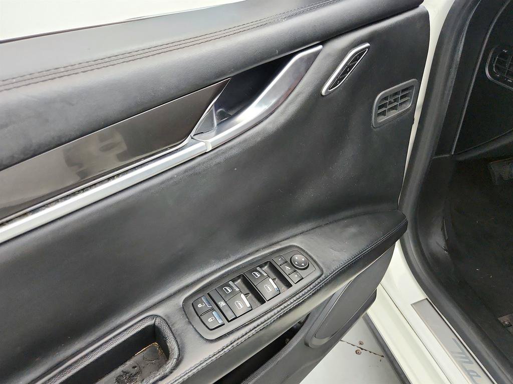 Used 2016 Maserati Ghibli RWD image 22