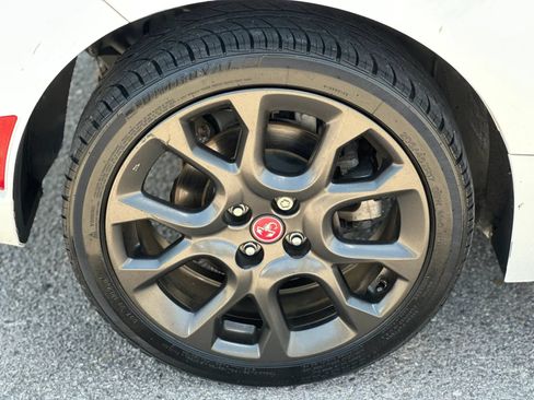 Used 2018 FIAT 124 Spider Abarth w/ Convenience Group RWD image 29
