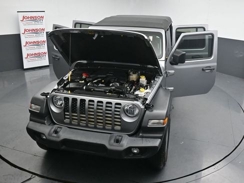 Used 2020 Jeep Gladiator Sport w/ Quick Order Package 24S AWD/4WD image 40