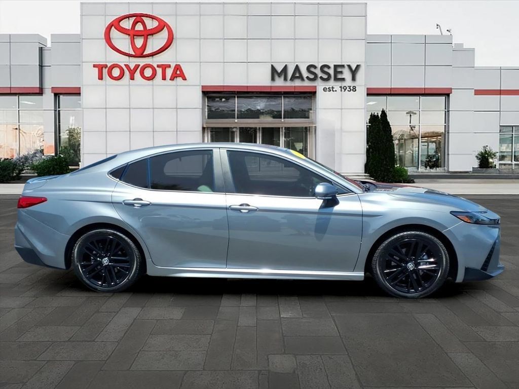Used 2025 Toyota Camry SE FWD image 2