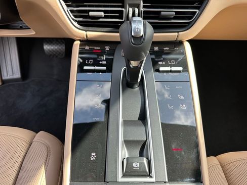 Certified 2025 Porsche Macan image 21