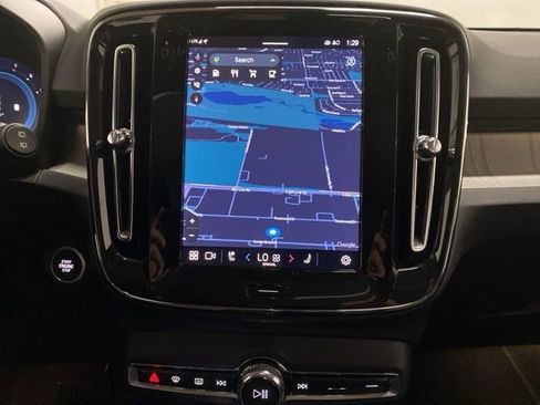 Used 2025 Volvo XC40 B5 Plus image 44