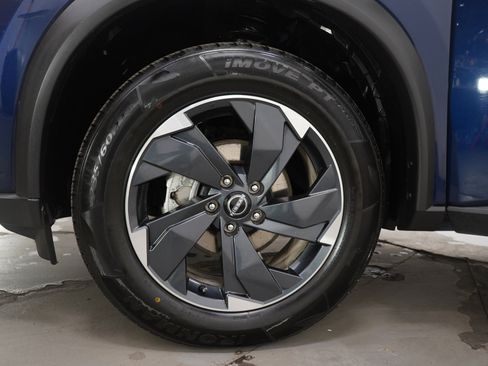 Used 2025 Nissan Rogue SV AWD/4WD image 31