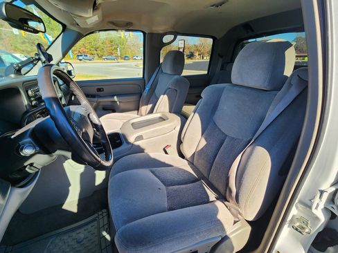 Used 2005 Chevrolet Avalanche 2500 LS w/ Preferred Equipment Group image 7