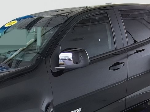 Used 2022 Chevrolet Colorado Z71 w/ Z71 Midnight Edition image 8