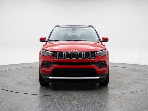 Used 2025 Jeep Compass Limited AWD/4WD image 2