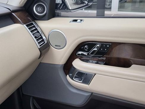 Used 2018 Land Rover Range Rover HSE image 21
