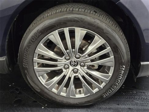 Used 2021 Toyota Venza Limited image 9