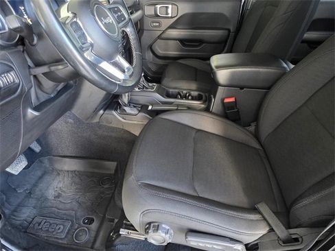 Used 2020 Jeep Gladiator Overland image 6