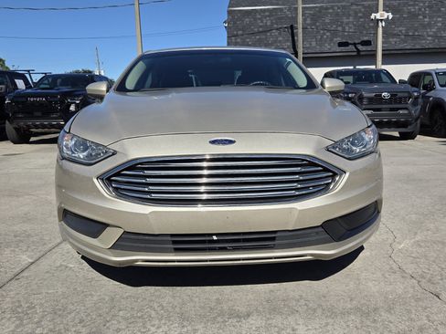 Used 2018 Ford Fusion SE w/ Fusion SE Technology Package image 2