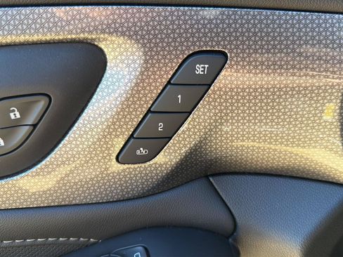 Used 2022 Chevrolet Traverse Premier w/ Redline Edition AWD/4WD image 17