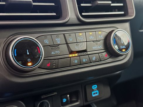 Used 2024 Ford Maverick Lariat w/ Black Appearance Package FWD image 24