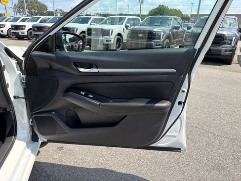 Used 2024 Nissan Altima 2.5 SR AWD/4WD image 23
