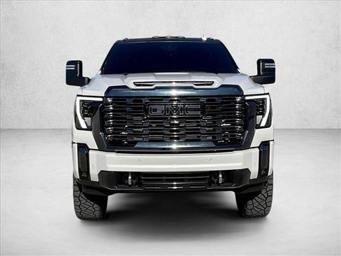 Used 2024 GMC Sierra 3500 Denali Ultimate AWD/4WD image 3