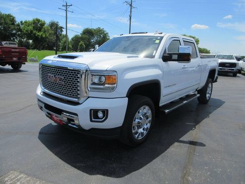 Certified 2017 GMC Sierra 2500 Denali w/ Duramax Plus Package AWD/4WD image 11