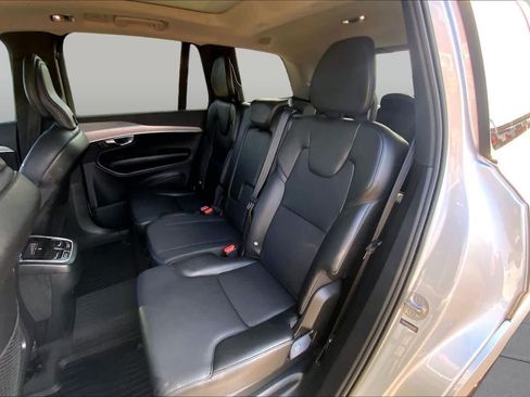 Used 2022 Volvo XC90 T5 Momentum FWD image 21