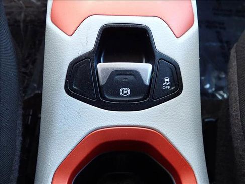 Used 2015 Jeep Renegade Latitude AWD/4WD image 21