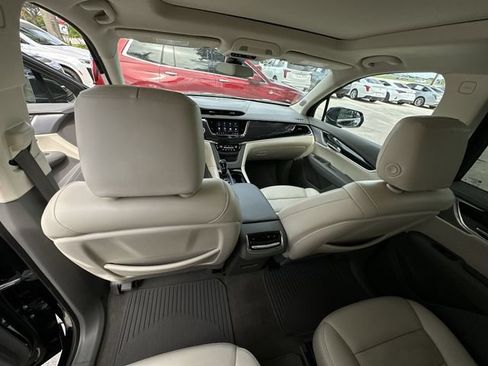 Certified 2023 Cadillac XT6 Premium Luxury FWD image 32