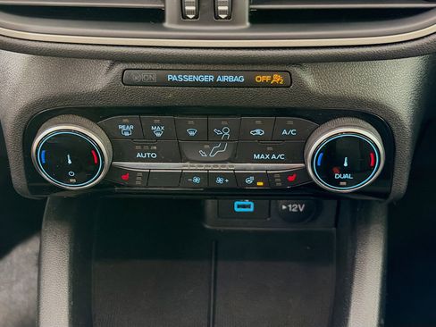 Used 2022 Ford Escape SE w/ SE Sport Appearance Package image 18