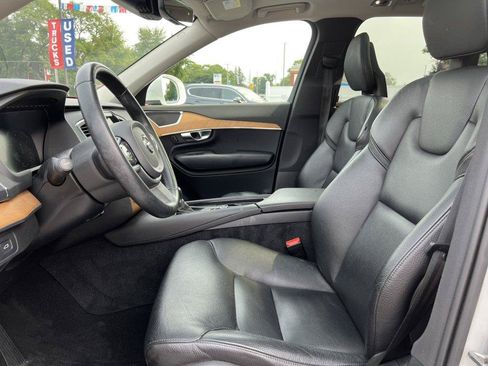 Used 2021 Volvo XC90 T5 Momentum AWD/4WD image 3