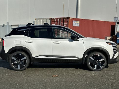 New 2026 Nissan Kicks SR w/ Cold Weather Package image 3