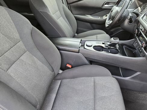 Used 2025 Nissan Rogue SV image 18