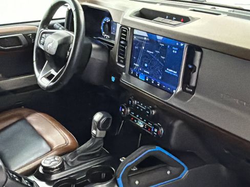 Used 2023 Ford Bronco Outer Banks AWD/4WD image 11