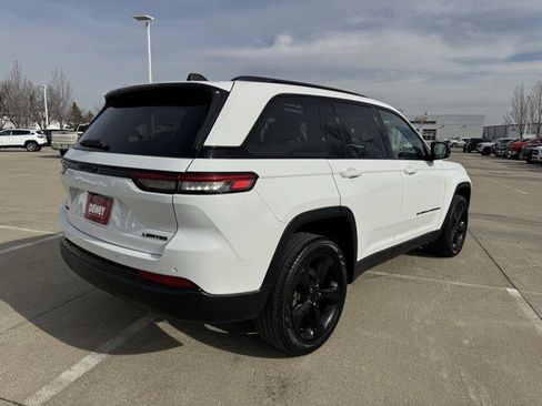 Certified 2023 Jeep Grand Cherokee Limited w/ Black Appearance Package image 7