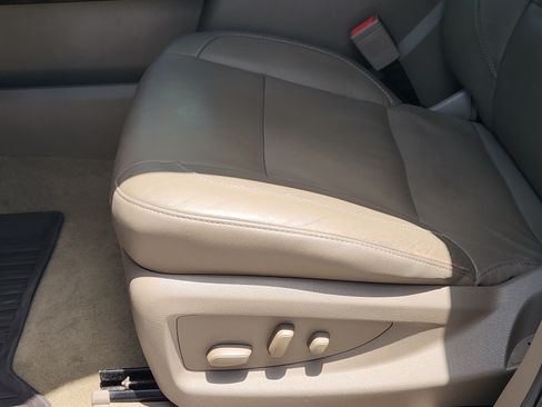 Used 2018 Chevrolet Tahoe LT w/ Luxury Package RWD image 24