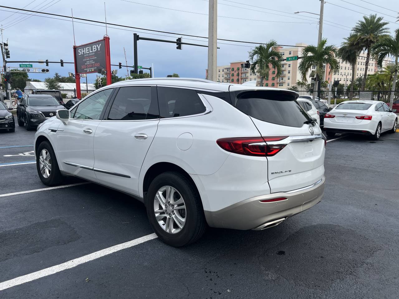Used 2020 Buick Enclave Essence FWD image 3