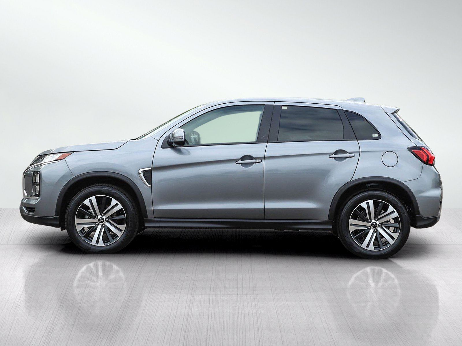 Used 2026 Mitsubishi Outlander Sport SE AWD/4WD image 2