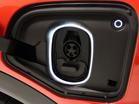 Used 2025 Cadillac Optiq Sport 2 w/ LPO, Floor Liner Package image 27